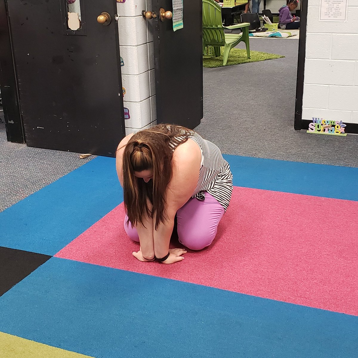 sarahinus's tweet photo. Yoga first thing this morning @affectheculture #whyiteachleverpride #AffectTheCulture https://t.co/YBv95OVA7n