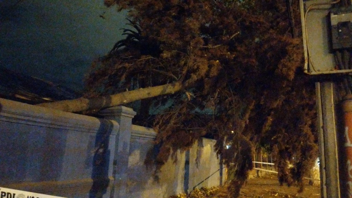 GaaraCL's tweet photo. @EnelClientesCL ayuuuuda, José Pedro Alessandri con los Alerces en Ñuñoa, sin energía desde las 17:00 https://t.co/6Rl6YDKN3h