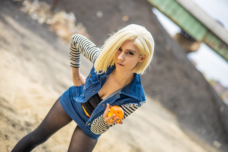 “3 more days till the #android18 cosplay set is gone on my patreon ! https:...
