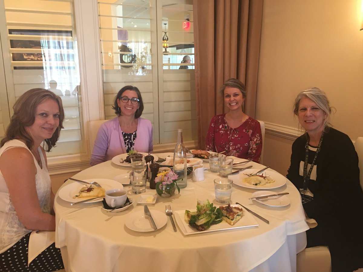Celebratory lunch after 4 days of intense yet successful curriculum writing. Awesome team of colleagues! => Gracias, merci &amp; danke! 🇪🇸🌻🇫🇷💐🇩🇪🌺✨<a href="/JHSPrin_WJCC/">EaglesPrincipalJHS</a> <a href="/lafayetterams/">LafayetteHS</a> @lhs_ramnation16 <a href="/WHSPrin_WJCC/">PridePrincipalWHS</a> <a href="/Warhill_WL/">WHS Wold Language</a>