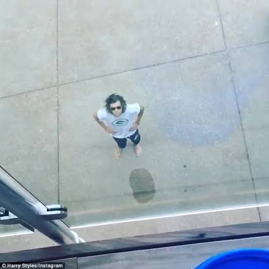 Eleanor: “Louis, are you okay?”
Louis: “He's here.. he's coming..”
Eleanor: “Wha-”
Harry: “sURPRISE MOTHERFUCKERS”