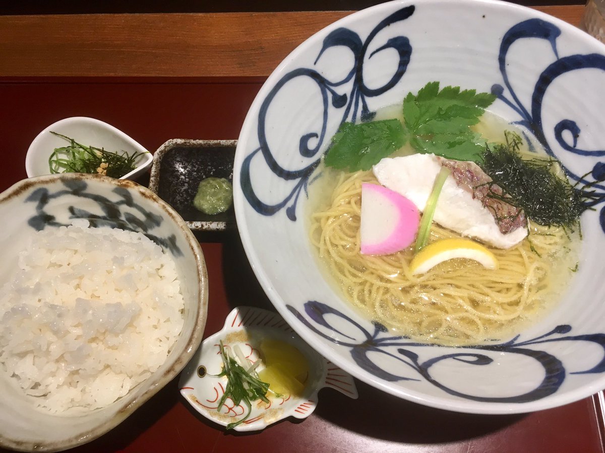 ファンシー中村ラ در توییتر 最後に松山っぽいものを食べようと 鯛めし槇本店 で鯛 そば そばを食べた後にご飯と薬味を投入 お好みでわさびを入れて鯛茶漬けにして食べます この鯛がホント肉厚でうまかった 愛媛 松山 ランチ 鯛めし槇 鯛そば ファンシー中村ラ در توییتر 最後に松山っぽいものを食べようと 鯛めし槇本店 で鯛 そば そばを食べた後にご飯と薬味を投入 お好みでわさびを入れて鯛茶漬けにして食べます この鯛がホント肉厚でうまかった 愛媛 松山 ランチ 鯛めし槇 鯛そば