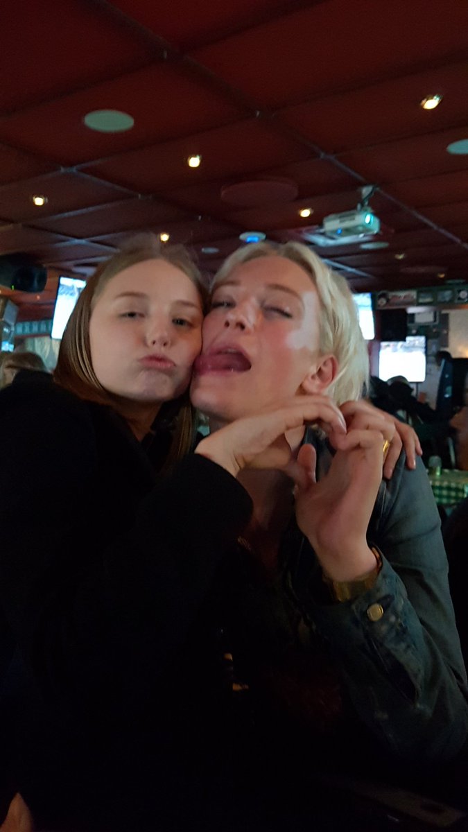 klagalovisa's tweet photo. @AnnaBjorklund vi vill träffa dig!! Vi älskar dig, #dellaq https://t.co/AqhgWXjoPM