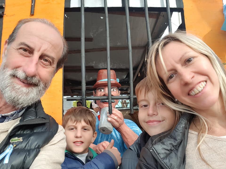 CarrazzaDomingo's tweet photo. Pasamos una hermosa tarde en nuestra fiesta del día de la patria, charlando con los vecinos y jóvenes. https://t.co/bidZ0lEIKC