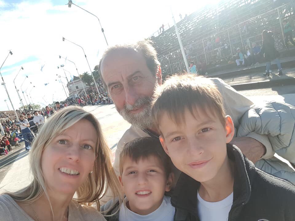 CarrazzaDomingo's tweet photo. Pasamos una hermosa tarde en nuestra fiesta del día de la patria, charlando con los vecinos y jóvenes. https://t.co/bidZ0lEIKC