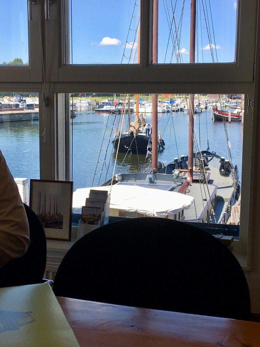 irina_faber's tweet photo. Mooie dag als afsluiting van deze werkweek. Vanochtend in #Deventer met de #hanzesteden over de toekomst en ambitie gesproken, vanmiddag in #Elburg #hanzestad #botterwerf met #visitveluwe om vervolgens naar #harderwijk te rijden over het nieuwe land. Wat is Nederland prachtig!!! https://t.co/LFyXSIogE2