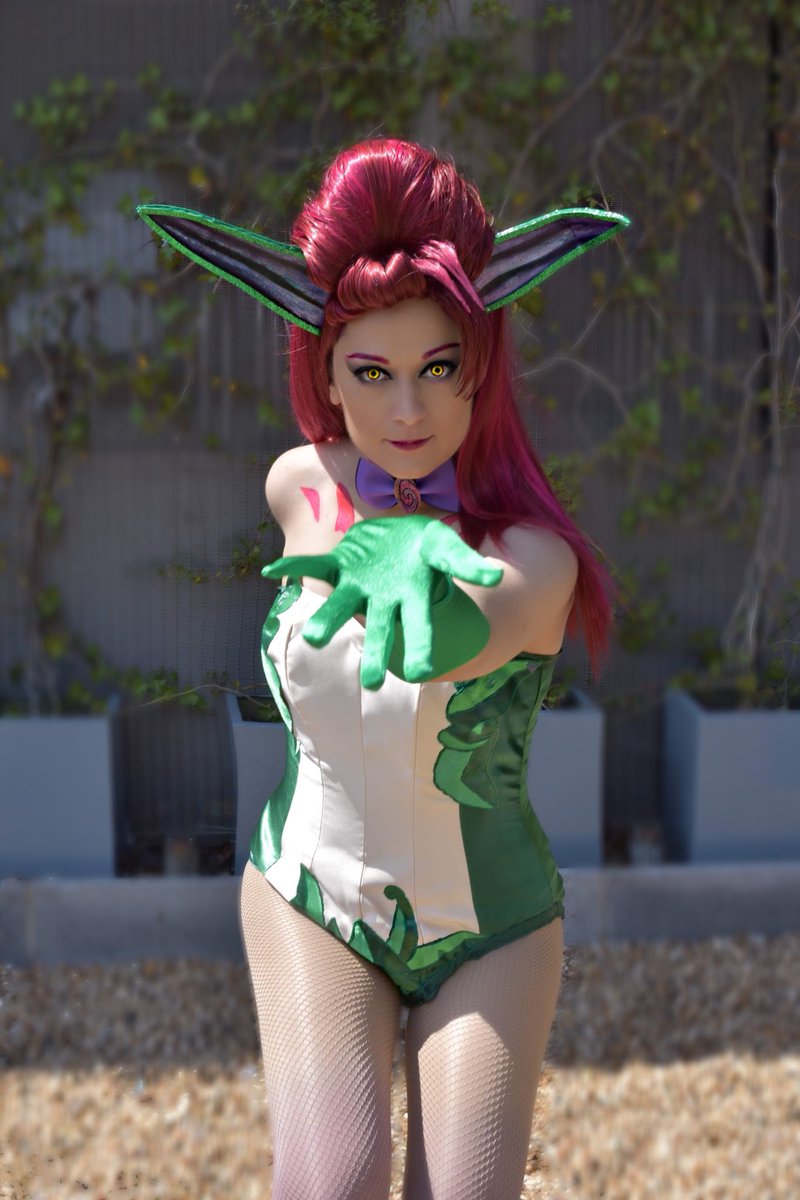 Zubeda_Cosplay's tweet photo. Some pictures of #zyracosplay from our #bunnygirls group @MCMComicCon London. We all did @riotgames characters from @LeagueOfLegends with our own take. #LeagueOfLegends #cosplay https://t.co/jVL7IEwzyQ