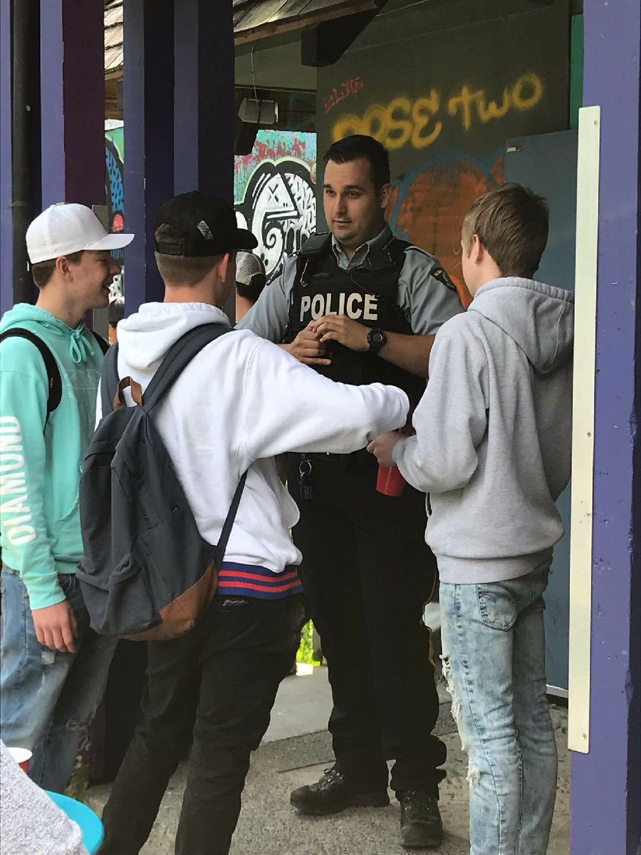 SquamishRCMP's tweet photo. World Café at the Alternative School, @sd48GHE kindergarten/grade 1 visit, and multiple presentations @ross_school.... it’s been a busy partnership day for #youth engagement with @SeatoSkySD48 and @Squamishtown but always a great chance for us to fill our buckets! #squamish https://t.co/Al01IfXwEB