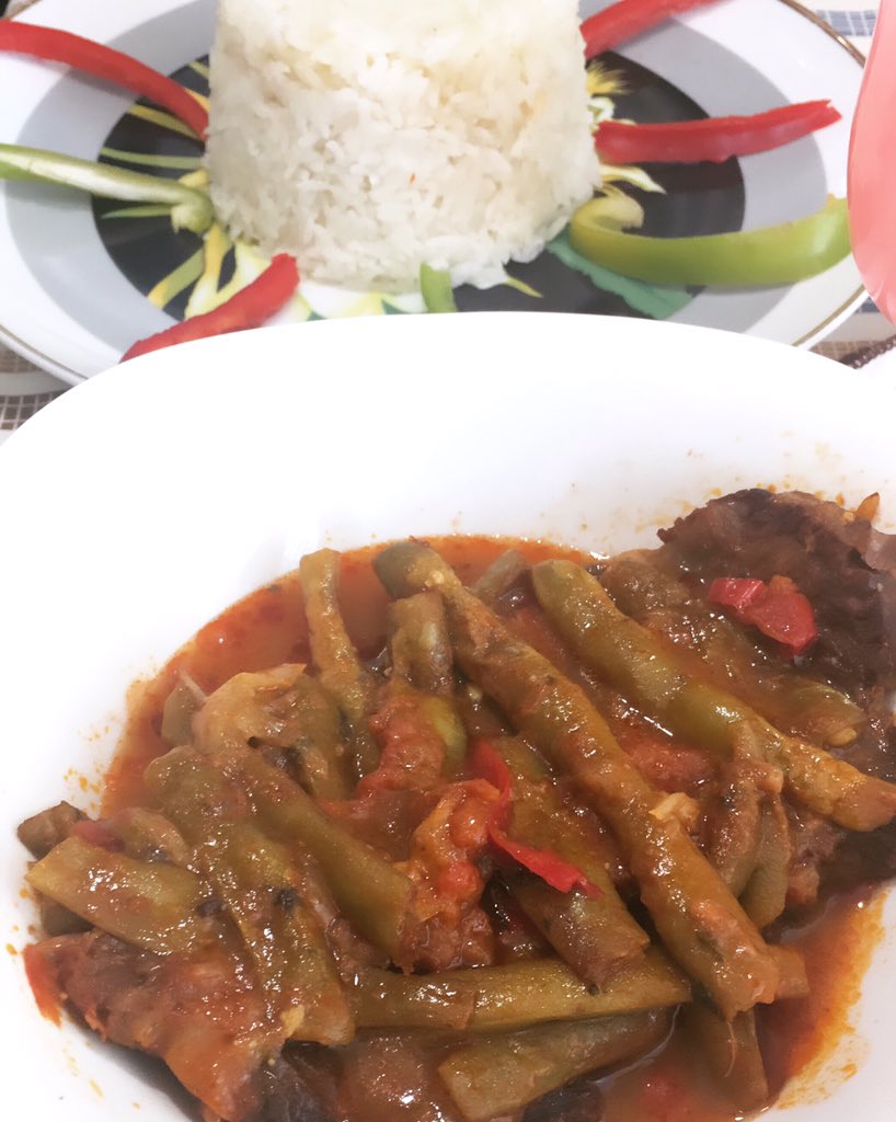Shiloh_Jah's tweet photo. Pwa tan (green beans) Diri blan..
#eatmoregreen #Somethingdifferent #cheflakay #ijah #neglari🍃 https://t.co/EfEhqiRub1