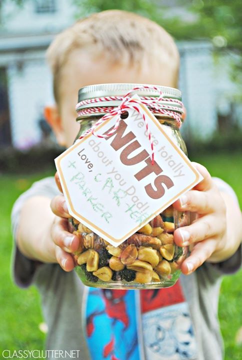 Here's a super easy &amp; super quick (5 minutes tops!) Father’s Day gift idea! Download the free "We're Totally Nuts About You, Dad" printable gift tag from Classy Clutter!

bit.ly/2YUgTz0