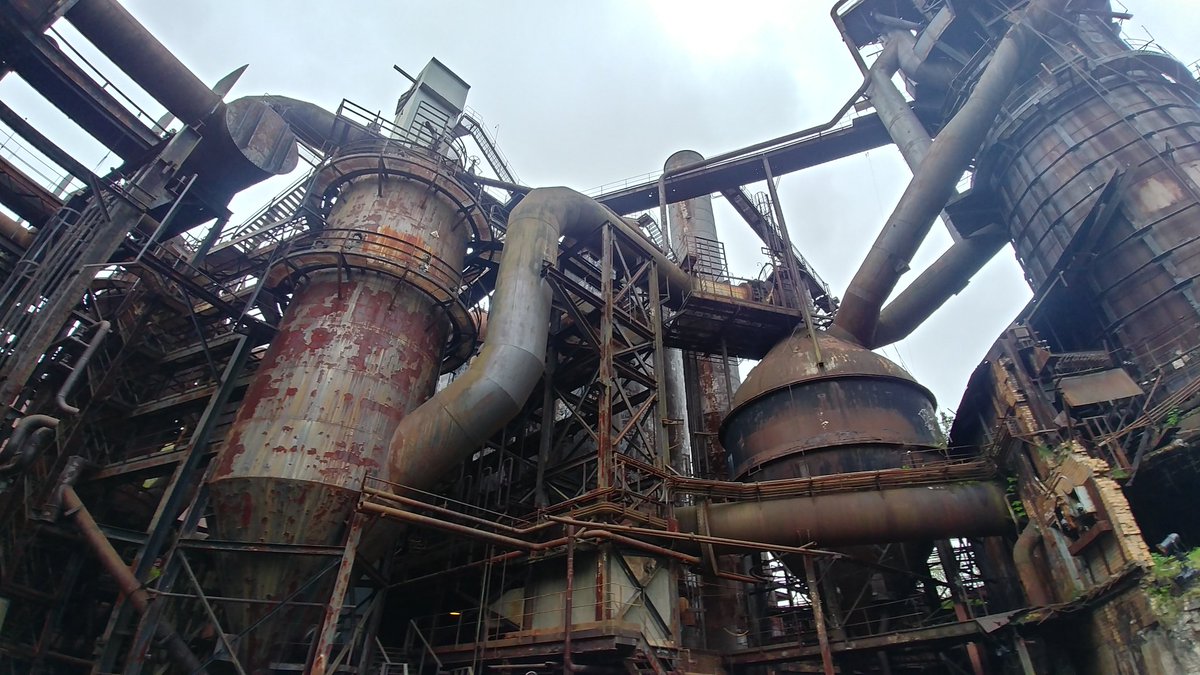 cchrawson's tweet photo. Last weekend for Quantum's "King Lear" set in majestic hulk of Carrie Furnace. A don't-miss, like Glenda Jackson. @Theatre_Critics @ATCA_Member Supposedly sold out, but the showers will keep the dilettantes away. Review: https://t.co/hLBV0CTSIo https://t.co/VoK1ZVTDKo