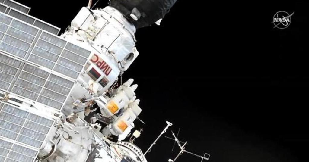 Cosmonauts honor spacewalk pioneer on eve of 85th birthday  