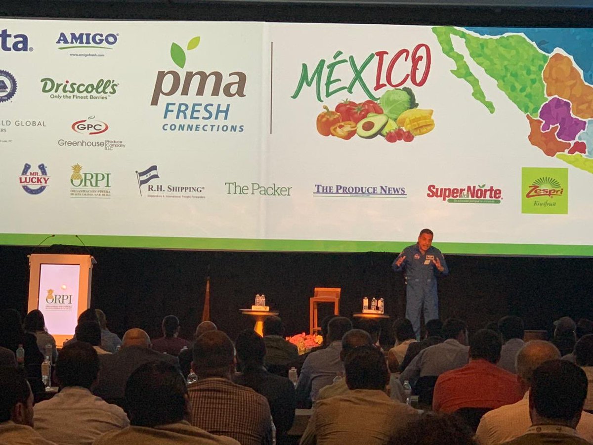 Astro_Jose's tweet photo. Feliz en participar con @PMA y los jóvenes del Center for Growing Talent.  Happy to participate in the @PMA conference in Guadalajara, Jalisco MX. https://t.co/iFcWzmJbWL