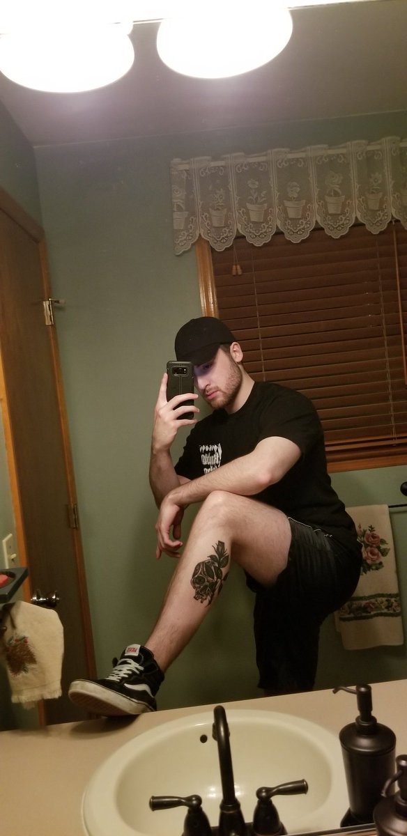 TheyCallMeEMac's tweet image. is this how u subtlety flex a new tattoo