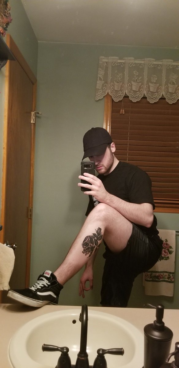 TheyCallMeEMac's tweet image. is this how u subtlety flex a new tattoo