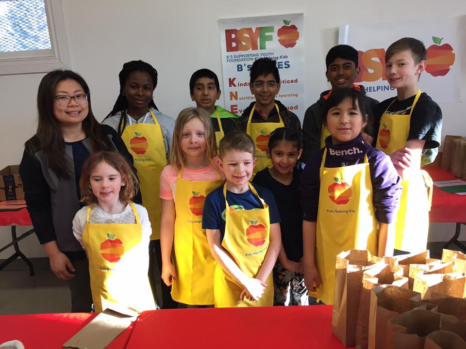 Lunches4LrngYEG's tweet photo. Philanthropic-minded kids of today become better adults of tomorrow! Our worker bees learn to help others by making lunches for over 250 other school kids who need them. It is a simple way that kids can help kids by helping them be healthier and happier at school. #helpkidslearn https://t.co/FjNWEu3KAM