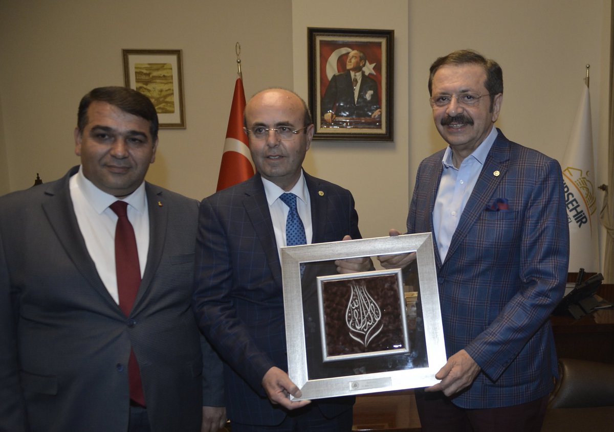 Kırşehir TSO önceki dönem başkanı olan ve Kırşehir Belediye Başkanı seçilen Selahattin Ekicioğlu’na hayırlı olsun ziyaretinde bulunduk. Özel sektörden gelen Selahattin Başkanımız gece saat 1’de görevinin başında, Kırşehir’e hizmet ediyor. <a href="/Kirsehirbldb/">Kırşehir Belediyesi</a> <a href="/EkiciogluSlhttn/">Selahattin Ekicioğlu</a>