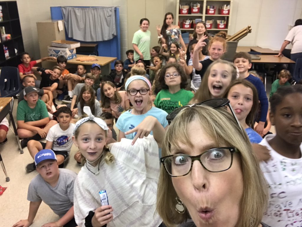 HFThunderbirds's tweet photo. The Class of 2026 SOARed out the door today! So proud💚👐🏼💚 #finally5th #tbirdfamforlife https://t.co/ObY5wklJni