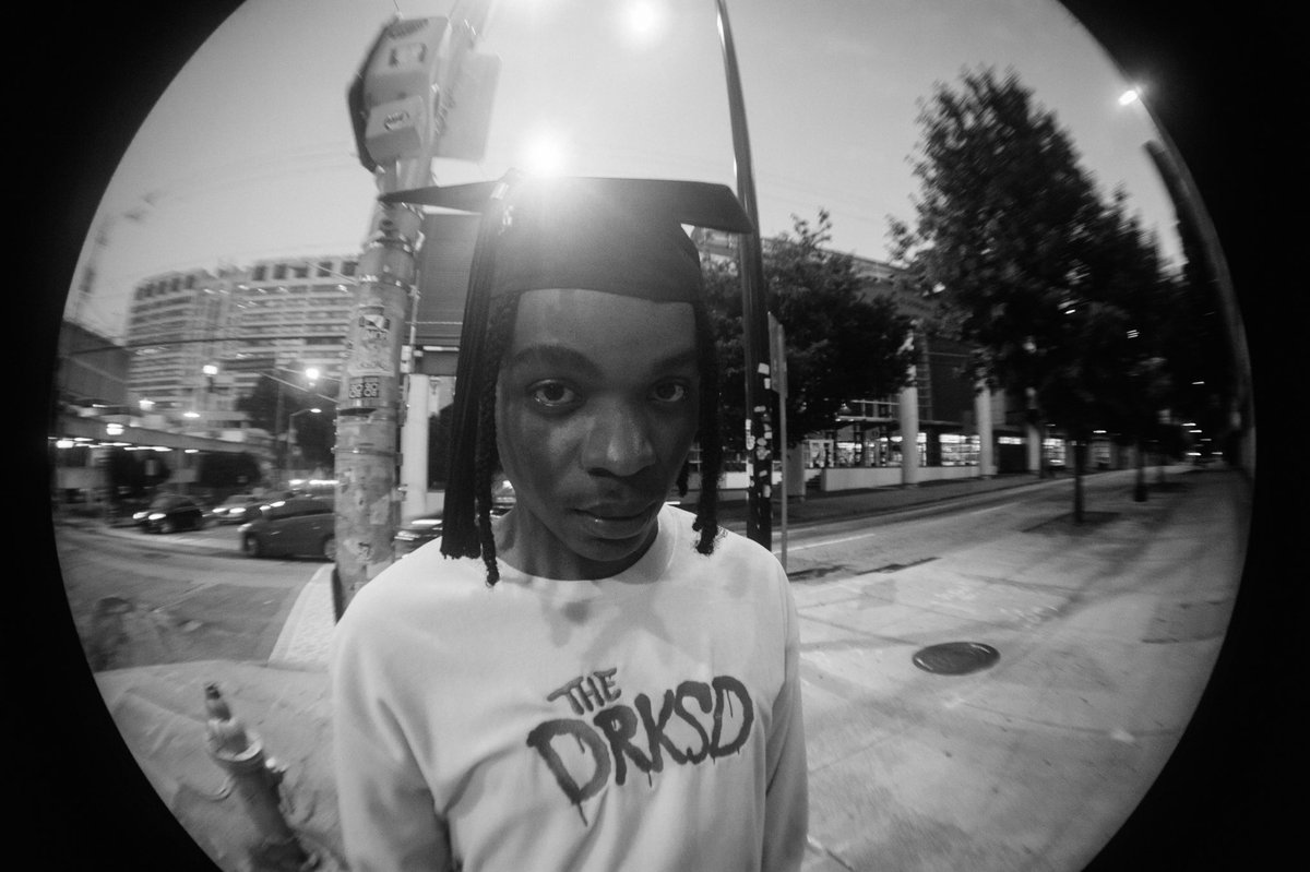 denzelthesage's tweet image. graduated from gsu a few weeks ago, only up from here on out 🌠 #firstgenerationgraduate #degreed #finishwhatyoustart