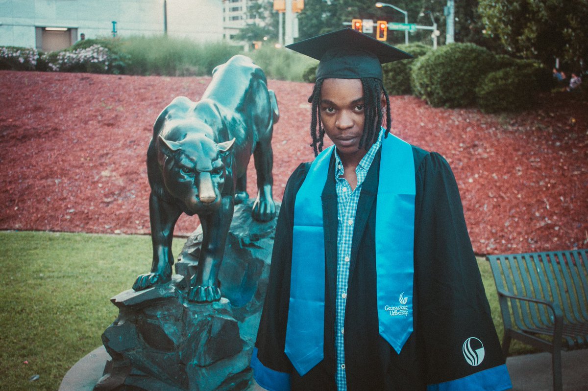 denzelthesage's tweet image. graduated from gsu a few weeks ago, only up from here on out 🌠 #firstgenerationgraduate #degreed #finishwhatyoustart