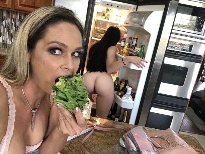 Best view of the main course while eating dessert! https://t.co/DO3sB2tCio