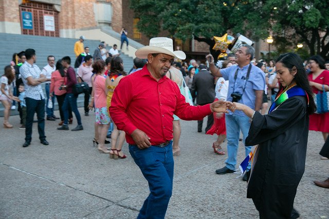 UT_DCCE's tweet image. So many beautiful moments caught on camera at #LatinxGraduation! Check out our photos on Flickr: #UTGrad19 #Hookem #WhatStartsHere  flic.kr/s/aHsmDQY9ou
