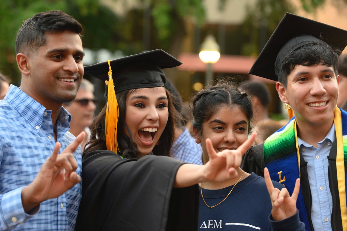 UTAustin's tweet image. Can't stop thinking about last weekend 🤘 

More 📸 from #UTGrad19: utex.as/3126K5k