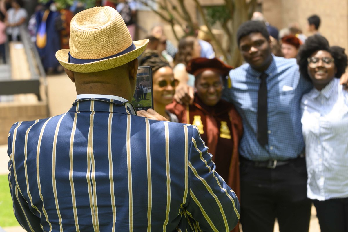 UTAustin's tweet image. Can't stop thinking about last weekend 🤘 

More 📸 from #UTGrad19: utex.as/3126K5k