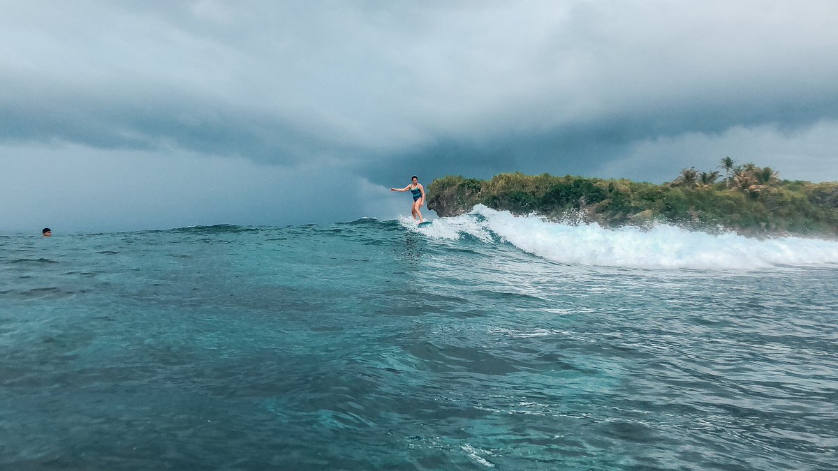 preciousveluz's tweet photo. Itโs my first time to do surfing yet I did in an intermediate level. ๐๐ปโโ๏ธ #FeelingPro #RockIsland #philippines #siargao https://t.co/vWJcKUmloA