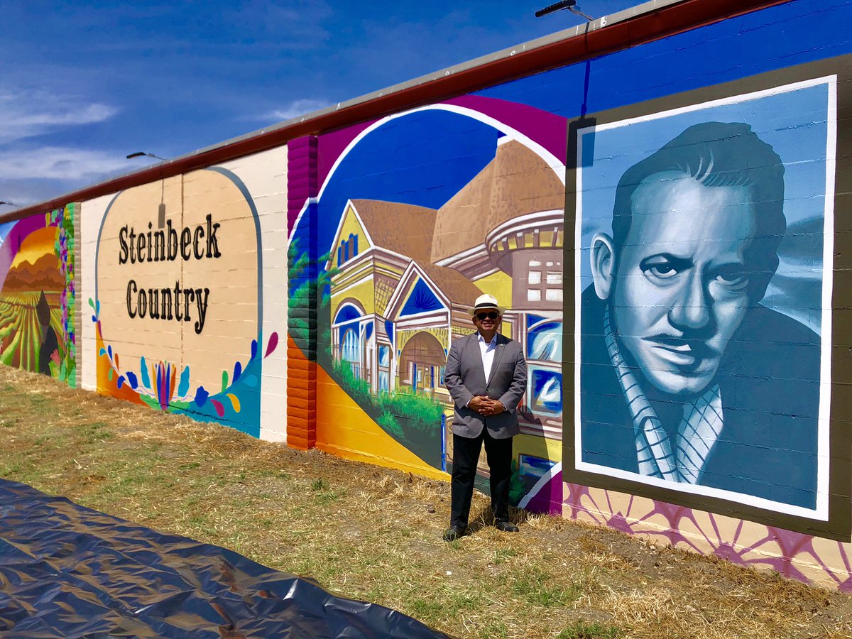 SupervisorAlejo's tweet image. At the unveiling of the “BOUNTIFUL SALINAS” 600-foot mural in Salinas. It’s the largest mural in Monterey County &amp;amp; celebrates the rich history, harvest, diversity &amp;amp; people of our county! Thank U to #SecurityPublicStorage for this beautiful public art masterpiece! #LovingSalinas🥬