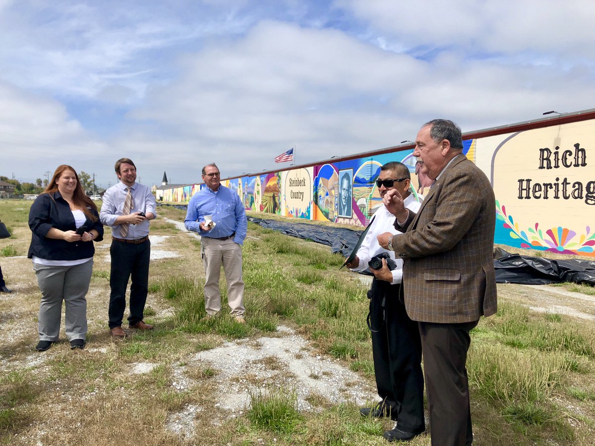 SupervisorAlejo's tweet image. At the unveiling of the “BOUNTIFUL SALINAS” 600-foot mural in Salinas. It’s the largest mural in Monterey County &amp;amp; celebrates the rich history, harvest, diversity &amp;amp; people of our county! Thank U to #SecurityPublicStorage for this beautiful public art masterpiece! #LovingSalinas🥬