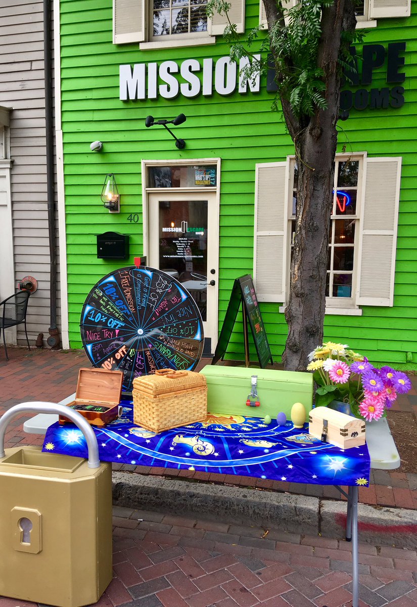 mission__escape's tweet photo. Make it your mission to escape to Dinner under the stars tonight and check out our #MissionEscape mini game! Live music, great food, awesome prizes! https://t.co/RHPzSk50hi
