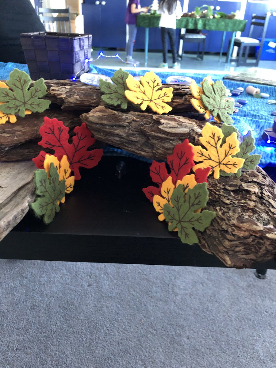 bourne_carrie's tweet image. La joie est vivante en immersion!  J’aime bien accueillir les classes de @homma_school @bridgebulldogs et @dixondragons à la tanière @gilmoregriffins pour explorer la forêt et l’environnement #sd38learn