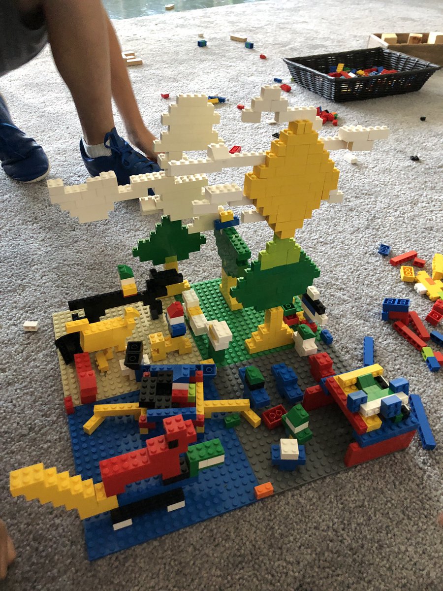 bourne_carrie's tweet image. La joie est vivante en immersion!  J’aime bien accueillir les classes de @homma_school @bridgebulldogs et @dixondragons à la tanière @gilmoregriffins pour explorer la forêt et l’environnement #sd38learn