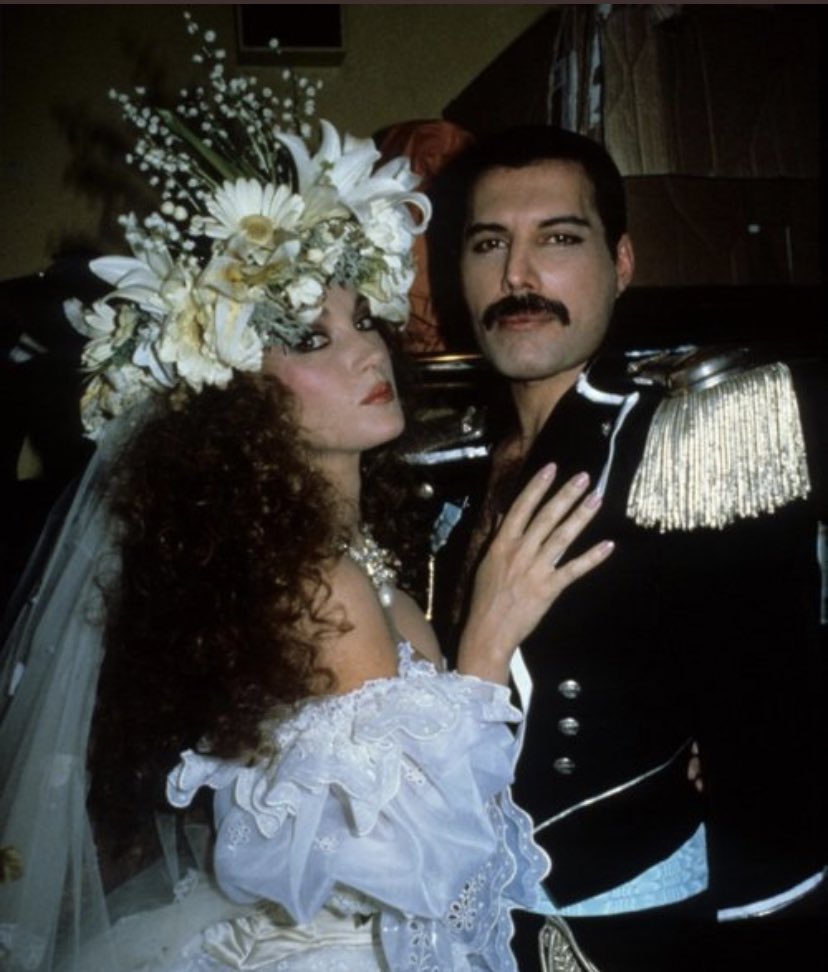 ilomilomercury's tweet photo. so freddie really snapped at fashion aid huh https://t.co/Kr2jirhgyi