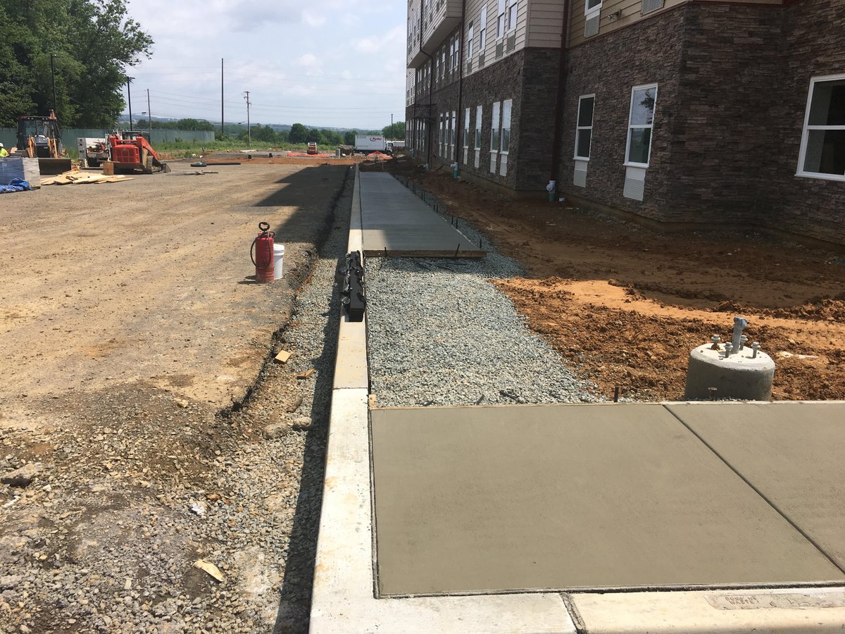 kutztownapts's tweet photo. We're hitting the #pavement with the brand new sidewalks surrounding our #Luxury #StudentApartment complex! #APMovement https://t.co/vf0qVAzhxq