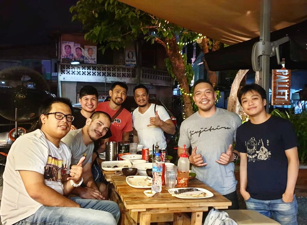 francorulloda's tweet photo. #teamlamon #teamkain #filomafia having late dinner at The Pallet in Poblacion #bjj #mma https://t.co/e7pH14XCx9
