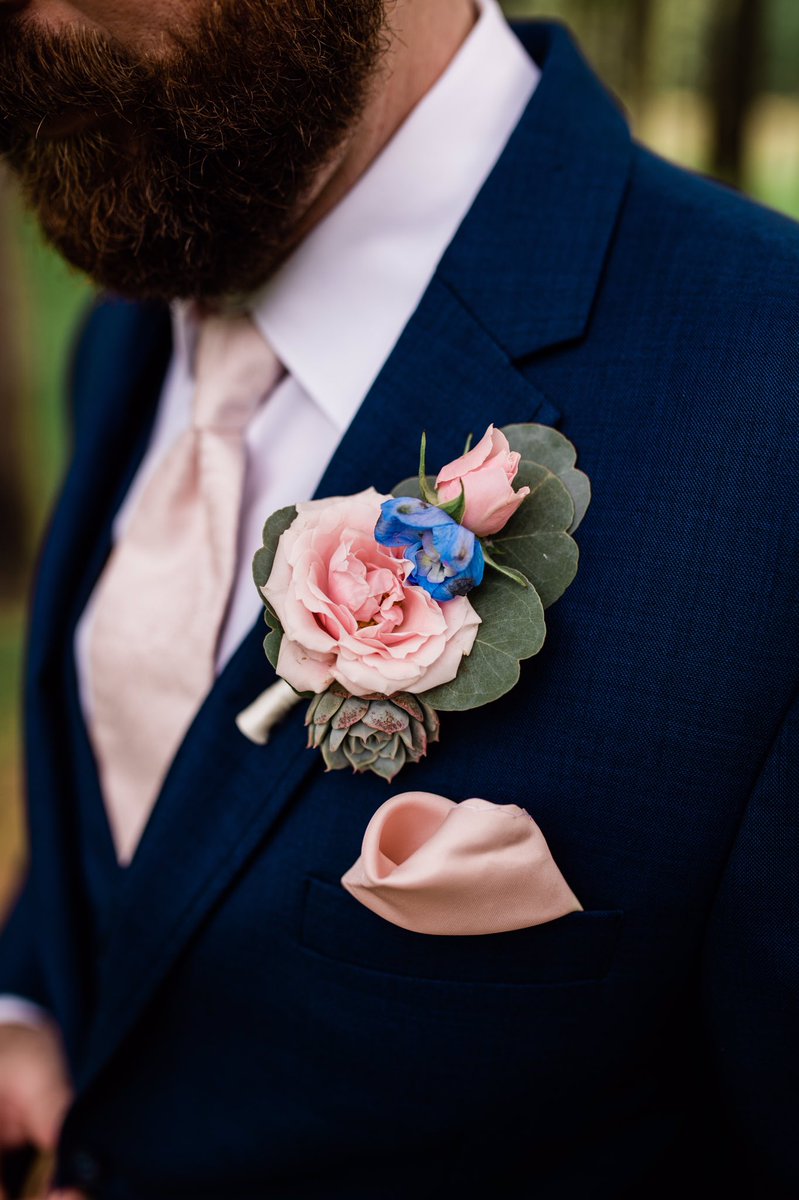 CCHS_CIS's tweet image. Just sitting here reminiscing on the magic that #creekfloral turned into reality for our wedding last month 🙌🏼☺️💭💐🌷#creekae @MrsSmithCCHS @CaneyCreekHS