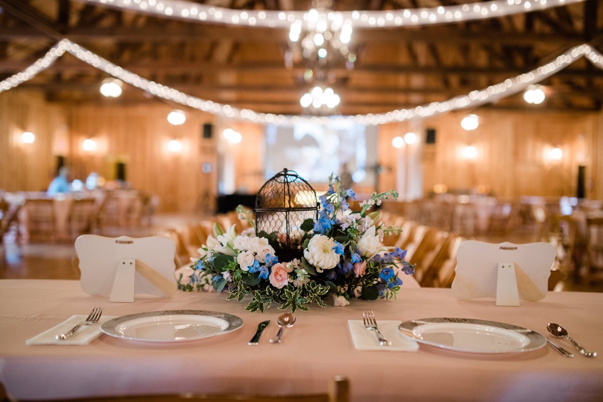 CCHS_CIS's tweet image. Just sitting here reminiscing on the magic that #creekfloral turned into reality for our wedding last month 🙌🏼☺️💭💐🌷#creekae @MrsSmithCCHS @CaneyCreekHS