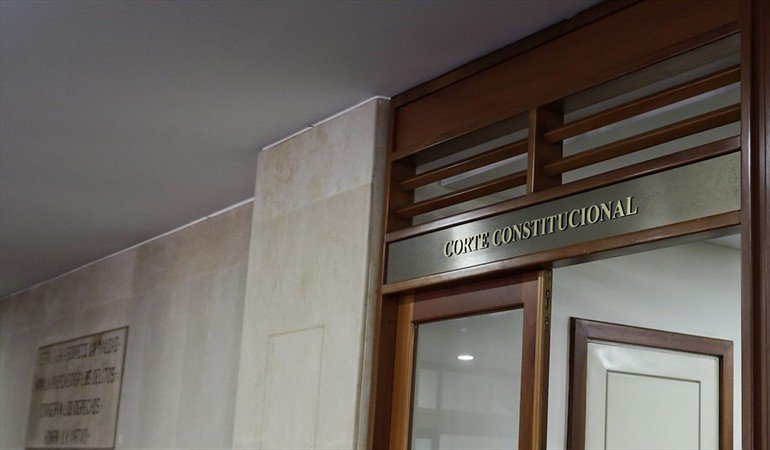.<a href="/CConstitucional/">Corte Constitucional</a> ordena al Presidente <a href="/IvanDuque/">Iván Duque 🇨🇴</a> que sancione la Ley Estatutaria de la <a href="/JEP_Colombia/">Jurisdicción Especial para la Paz</a> &gt;&gt; bit.ly/2WvPMg8