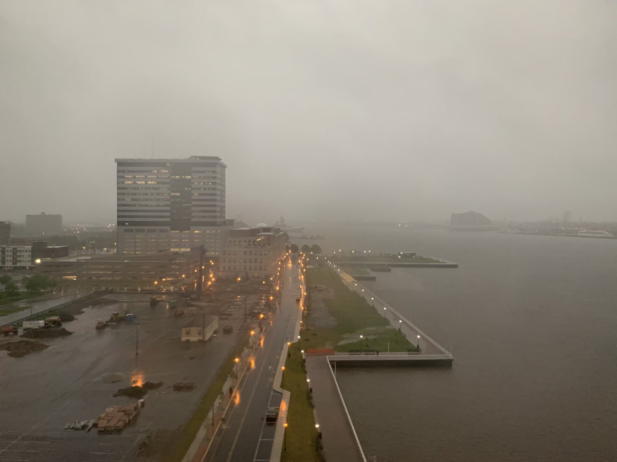 andrewrowan128's tweet photo. Stormy scene over the Delaware River and Camden Waterfront as seen from @RidePATCO.  @NBCPhiladelphia #FirstAlert https://t.co/qxAmW2FWOG