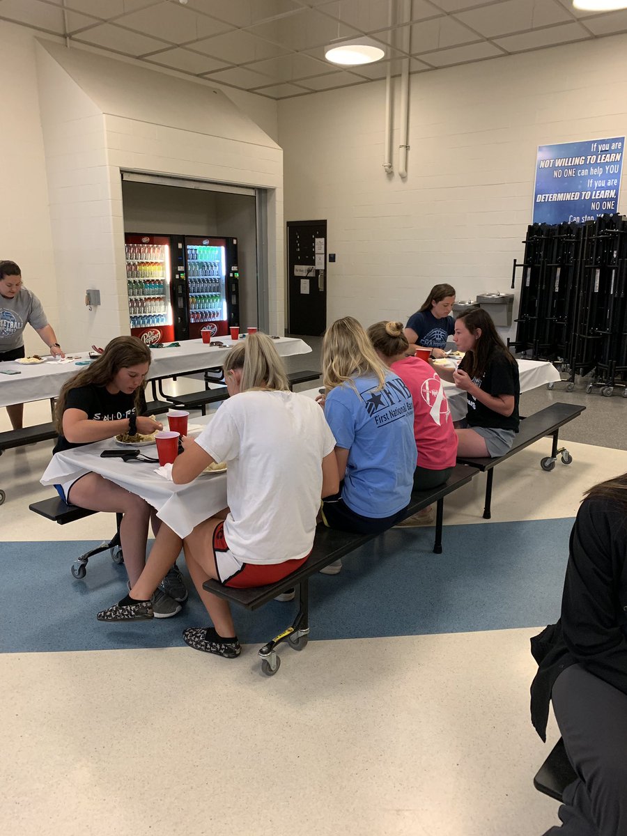 A very special thank you to our Softball parents for putting together a meal for the team tonight! 

We are so appreciative of all the help and support throughout the year! 

Come help send the Panthers off tomorrow morning at 7:00AM!