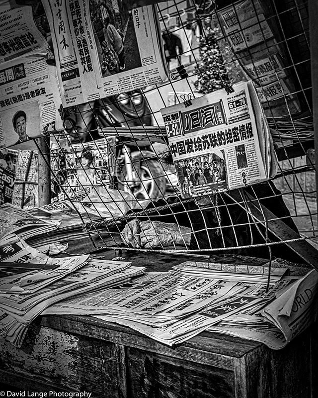 DavidLa38173677's tweet photo. News stand vender in Shanghai. #shanghai #smartshanghai #timeoutshanghai #photographylover #travelguide #travelphotography #streetphotography #streetphoto #blackandwhite_photos #blackandwhitephotography #blackandwhitephotochallenge #photographylover #pho… https://t.co/hDSGBLlc5c https://t.co/nhH91uqz4z