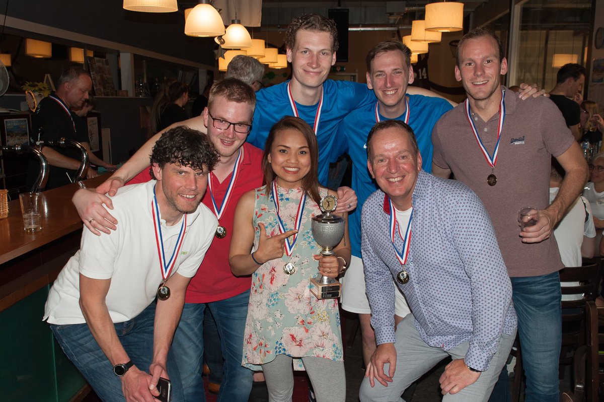 Afgelopen vrijdag hebben Langterm Risicobeheer (recreatiepoule) en Zig Websoftware (gevorderdenpoule) het Bedrijventoernooi van Prima Donna Kaas Huizen gewonnen. Gefeliciteerd! Er deden 12 teams mee aan dit altijd gezellige toernooi.