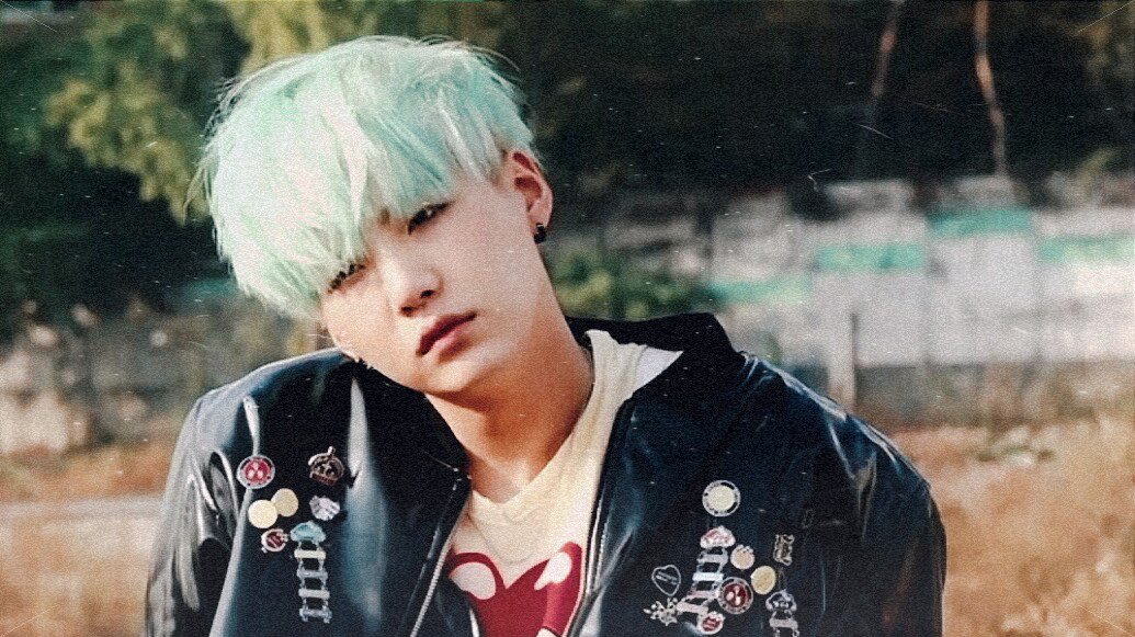 d2wings's tweet photo. mint yoongi was really THAT dangerous

#SUGA #슈가 #BTS @BTS_twt https://t.co/MdlQJT2Dmt