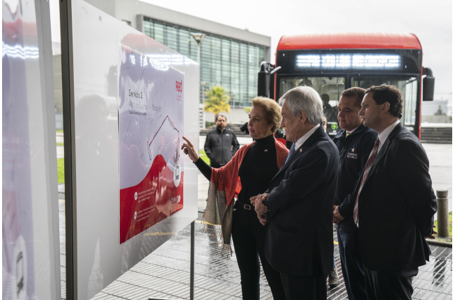GloriaHutt's tweet photo. RED Concepción comenzará su marcha durante el primer semestre de 2020, con una inversión de 5.600 millones de pesos.

Pero es solo el comienzo y junto al Presidente @sebastianpinera  anunciaremos próximamente la forma en que  #MejorTransporteParaChile alcanza a más personas 🙋‍♀ https://t.co/MEw88wmg4h