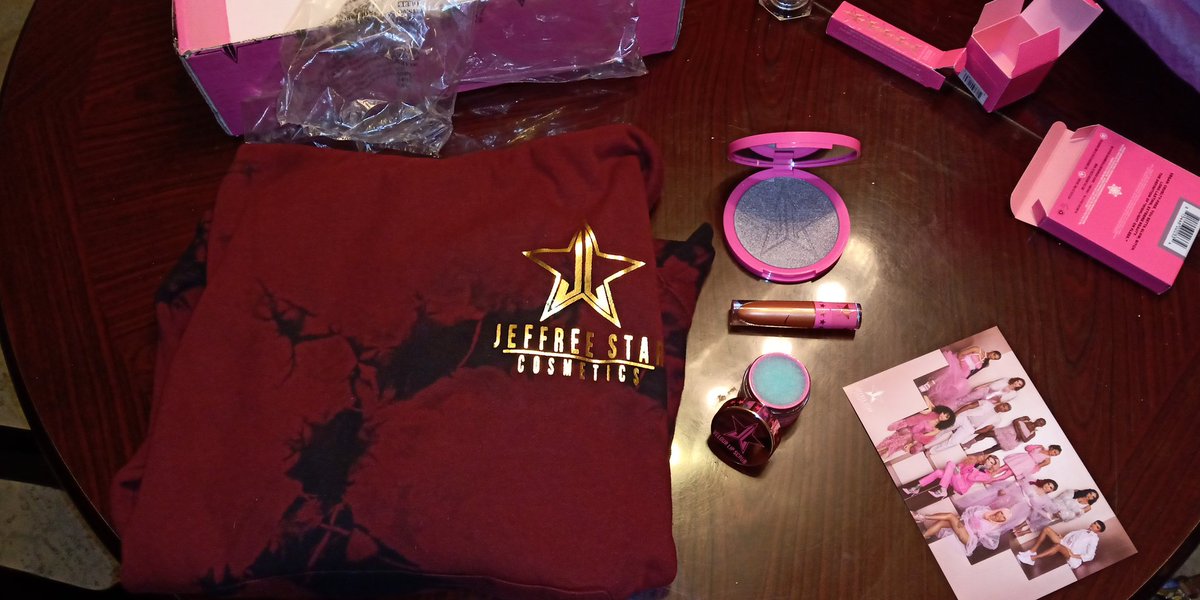 cwidger94's tweet photo. My grandma gave me my birthday present 2 months early!!!!!!!!!!! @JeffreeStar #unicornbloodtiedyehoodie #skinfrostlavendersnowhighlighter #velourliquidlipstick #pussywhipped #velourlipscrun #blueraspberrysucker #sofreakingexcited #happyearlybirthdaytome #ahhhhhhhhhhhhhhhhhhhhhhhh https://t.co/j99k69R34Q