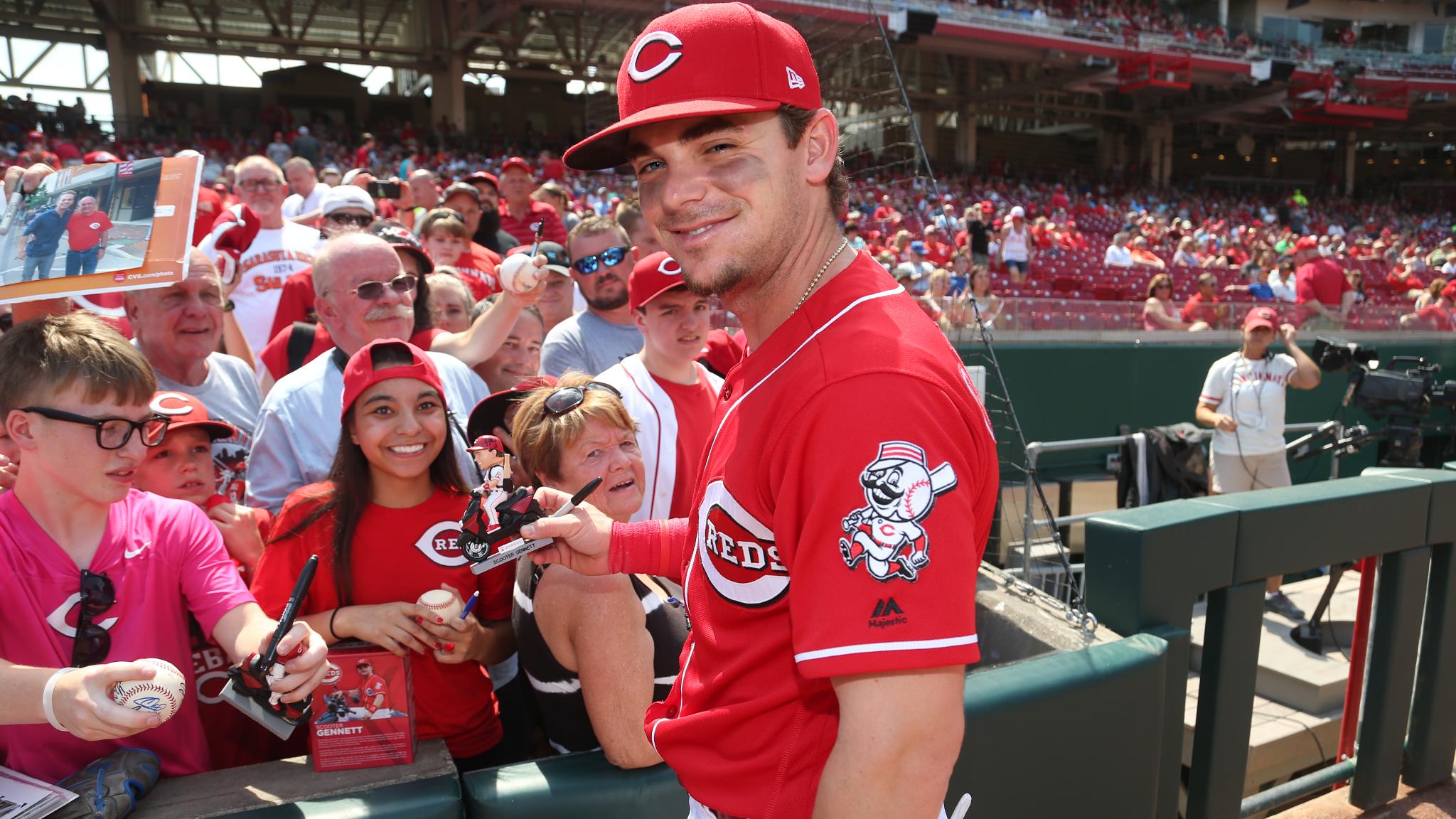 Cincinnati Reds on X: Day 5 of #Redsmas! 🎄 RETWEET by 7 p.m. ET for a  chance to win a 2019 Reds Heads kids club membership + Funko Pop! &  signed 8x10