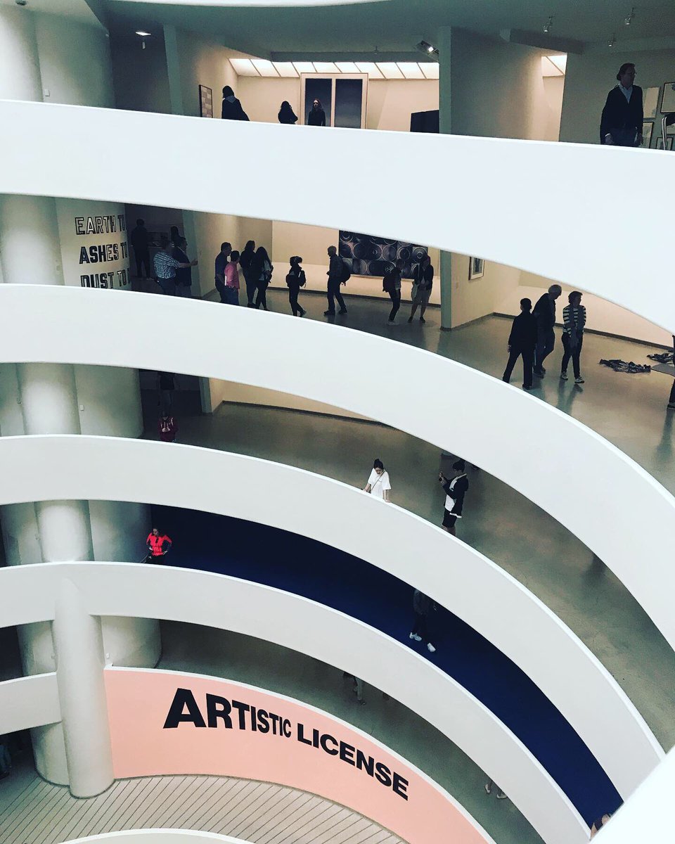 musekooo's tweet photo. One Object, One Hour #agnesmartin @guggenheim @jennyholzer #artisticlicense https://t.co/IWljOZwNkY