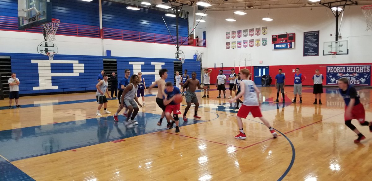 DublJ84's tweet photo. Great start to the summer for @PeoHeightsHoops as we have gone through 2 nights with one more to go for HS camp installing offense and defensive system to prepare for summer hoops! Learning and growing together! #DoYouBeUs #ConquerSummer https://t.co/CG999nrJNh